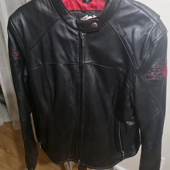 Harley-Davidson Black Leather Jacket with Red Design - Picture 10 of 13